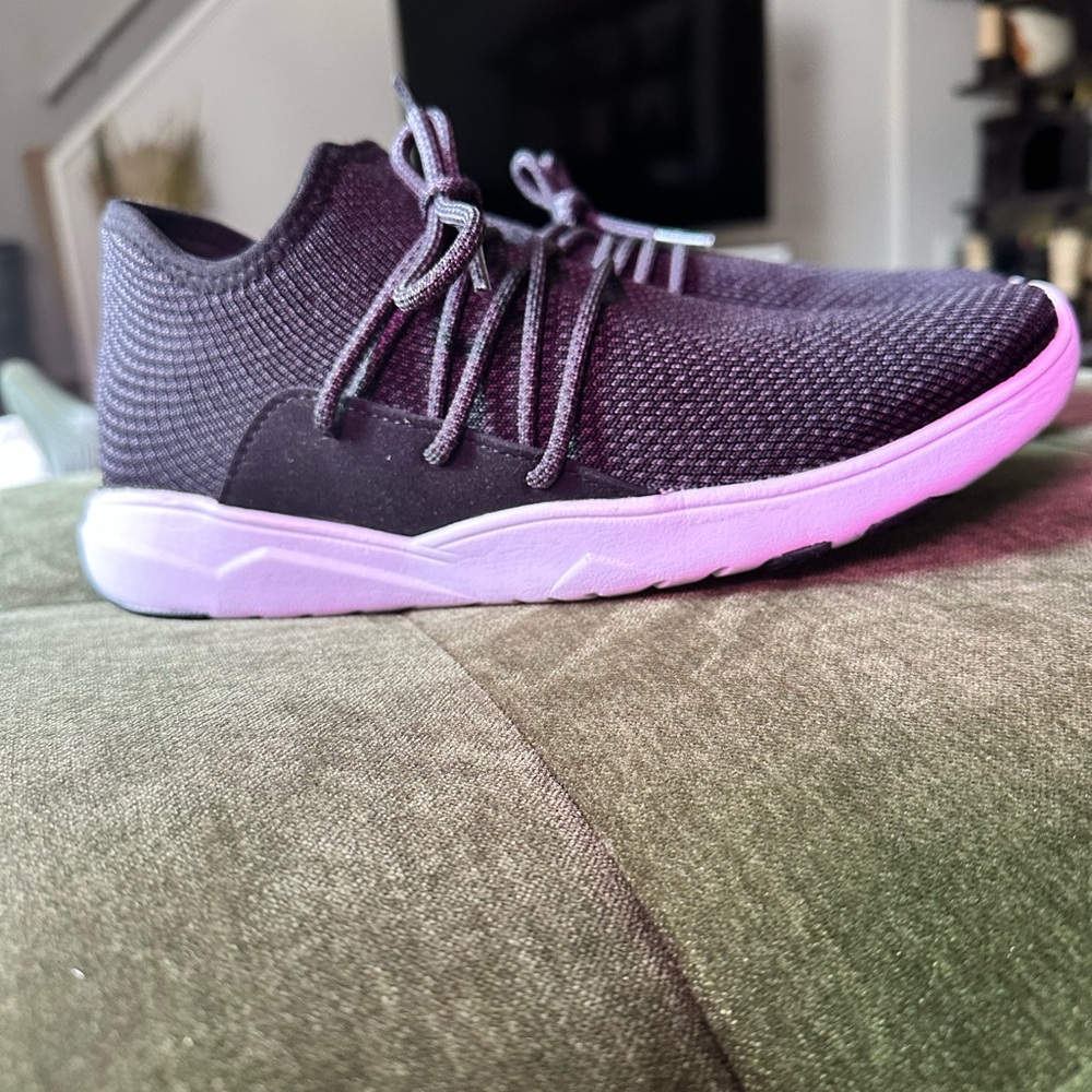 Vessie waterproof flashknit cityscape slip on sneakers black